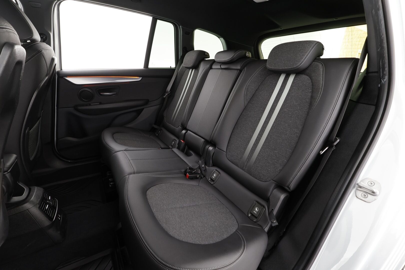 Volkswagen Golf 2019 Variant R-line 1,6 TDI SCR 85 kW DSG * Webasto / ACC / LED / P.Kamera / Digimittaristo / Navi / Keyless * - Suomi-auto / Kahdet renkaat - HULLU BLACKWEEK KORKOTARJOUS 2,49%