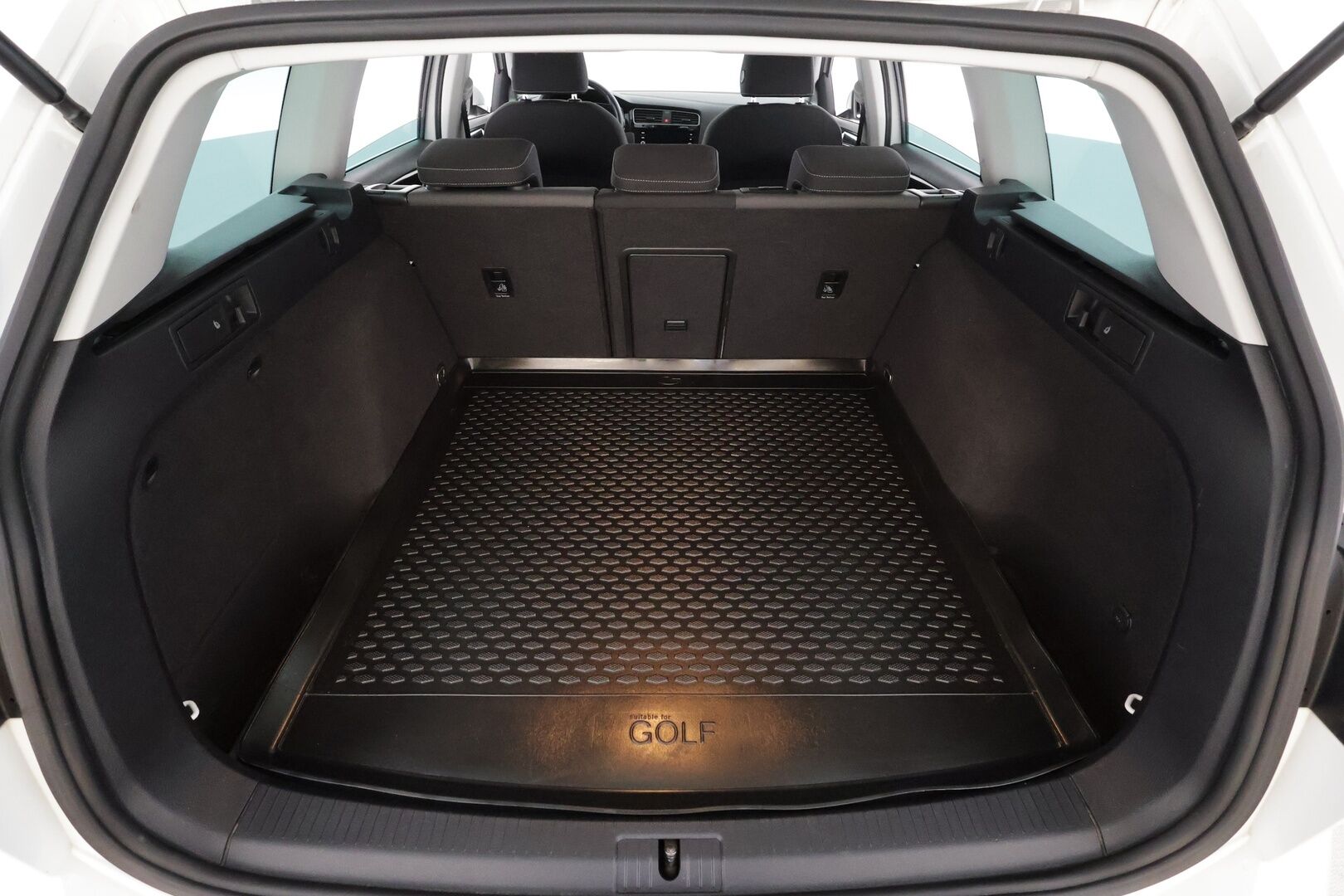 Volkswagen Golf 2019 Variant R-line 1,6 TDI SCR 85 kW DSG * Webasto / ACC / LED / P.Kamera / Digimittaristo / Navi / Keyless * - Suomi-auto / Kahdet renkaat - HULLU BLACKWEEK KORKOTARJOUS 2,49%