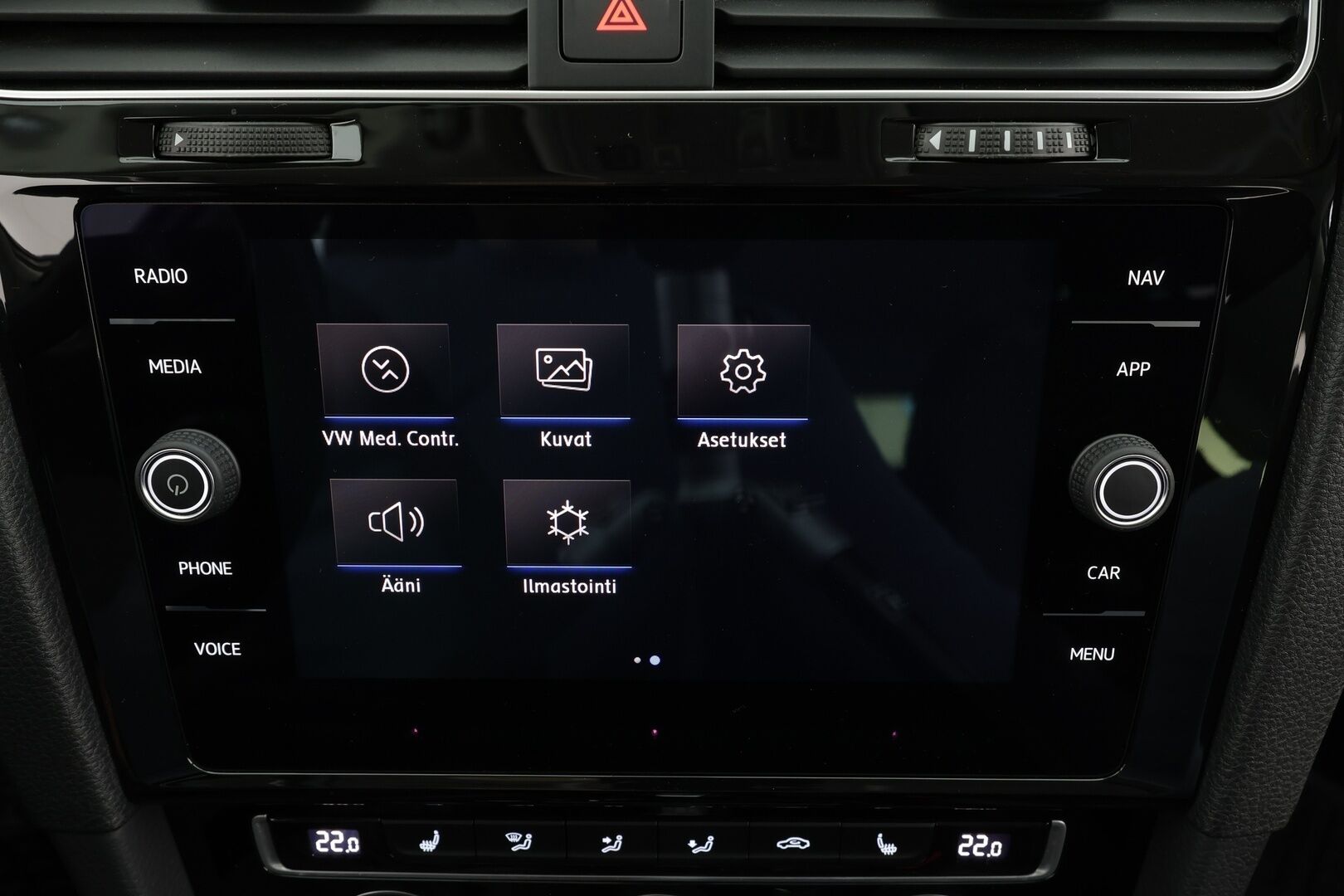 Volkswagen Golf 2019 Variant R-line 1,6 TDI SCR 85 kW DSG * Webasto / ACC / LED / P.Kamera / Digimittaristo / Navi / Keyless * - Suomi-auto / Kahdet renkaat - HULLU BLACKWEEK KORKOTARJOUS 2,49%