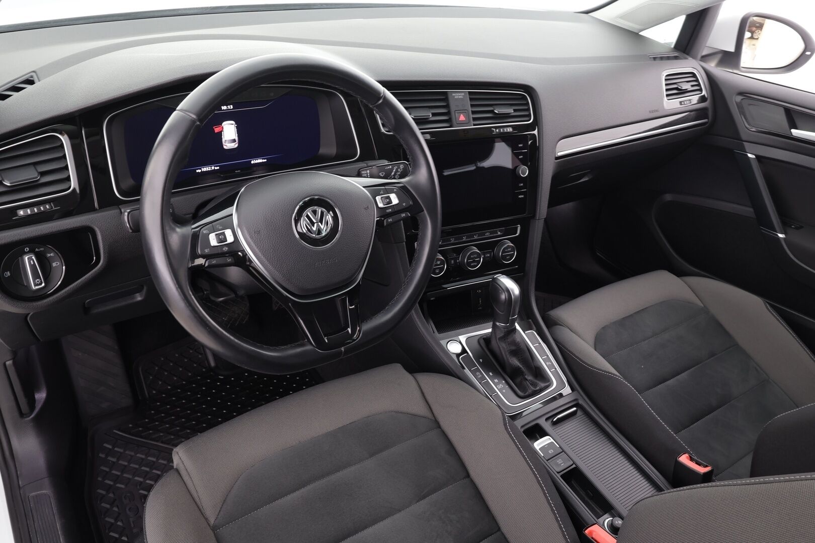 Volkswagen Golf 2019 Variant R-line 1,6 TDI SCR 85 kW DSG * Webasto / ACC / LED / P.Kamera / Digimittaristo / Navi / Keyless * - Suomi-auto / Kahdet renkaat - HULLU BLACKWEEK KORKOTARJOUS 2,49%