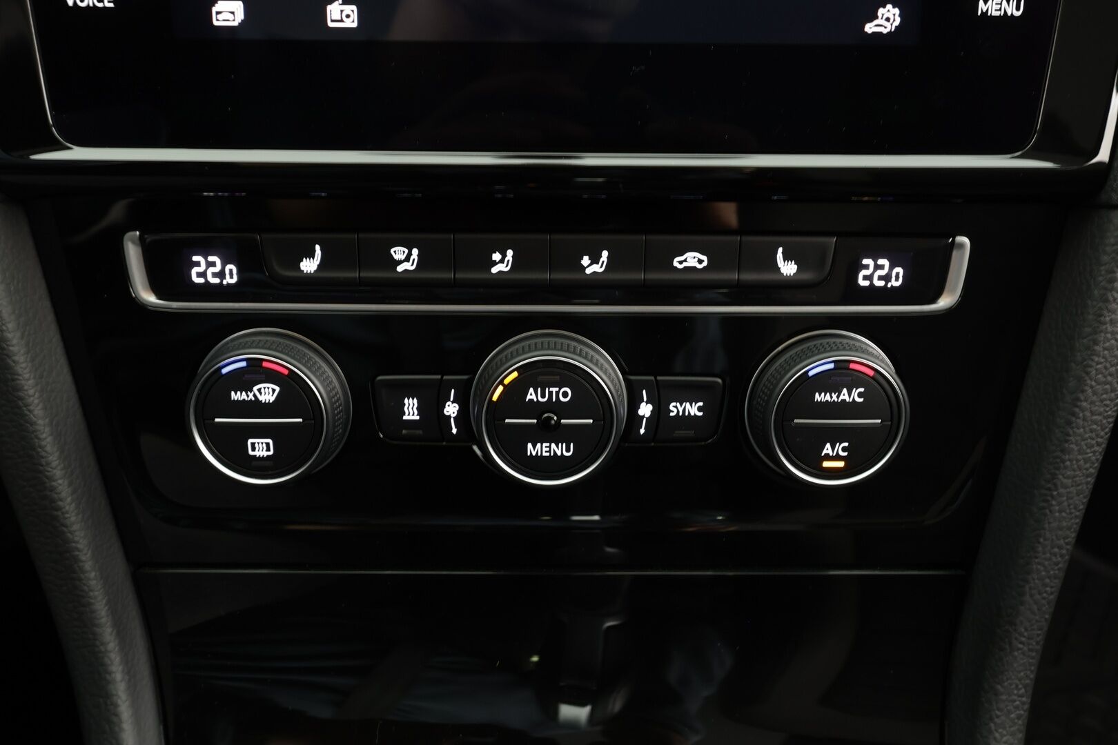 Volkswagen Golf 2019 Variant R-line 1,6 TDI SCR 85 kW DSG * Webasto / ACC / LED / P.Kamera / Digimittaristo / Navi / Keyless * - Suomi-auto / Kahdet renkaat - HULLU BLACKWEEK KORKOTARJOUS 2,49%