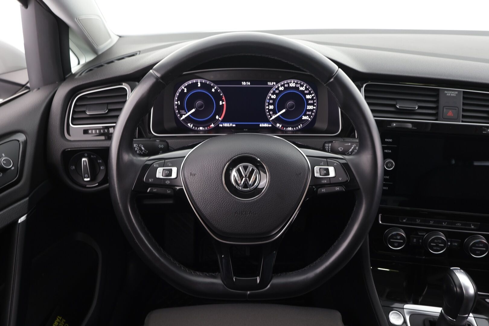 Volkswagen Golf 2019 Variant R-line 1,6 TDI SCR 85 kW DSG * Webasto / ACC / LED / P.Kamera / Digimittaristo / Navi / Keyless * - Suomi-auto / Kahdet renkaat - HULLU BLACKWEEK KORKOTARJOUS 2,49%