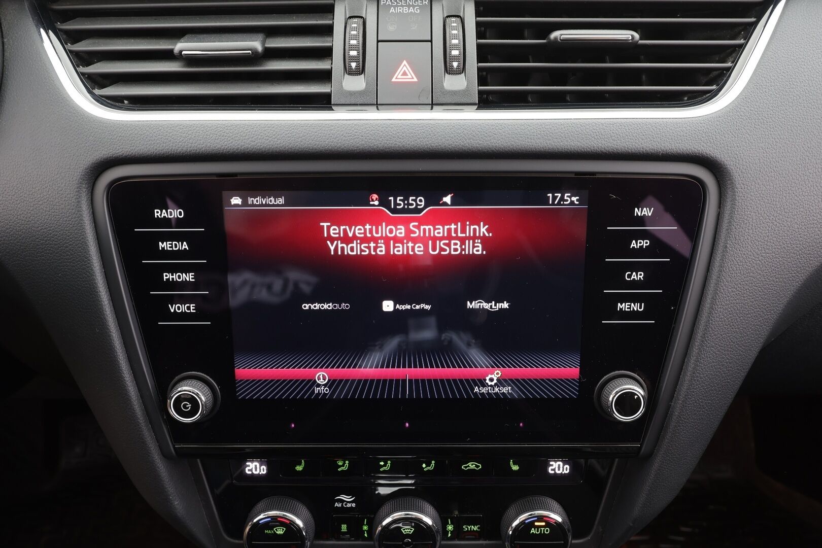 Skoda Octavia 2019 Combi 1,5 TSI Style DSG Autom. - | ACC | Webasto | Koukku | Sporttipenkit | LED | P.kamera | Lane Assist | BSM | Apple & android | Keyless | Sähk. takaluukku | Lämm. tuulilasi | 2x renkaat aluin |
