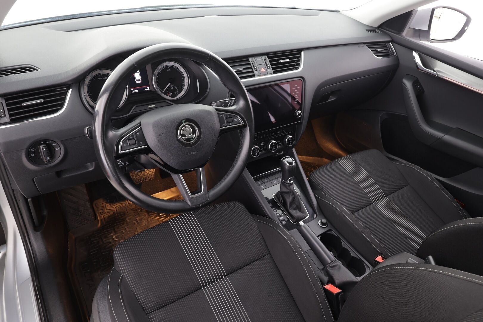 Skoda Octavia 2019 Combi 1,5 TSI Style DSG Autom. - | ACC | Webasto | Koukku | Sporttipenkit | LED | P.kamera | Lane Assist | BSM | Apple & android | Keyless | Sähk. takaluukku | Lämm. tuulilasi | 2x renkaat aluin |