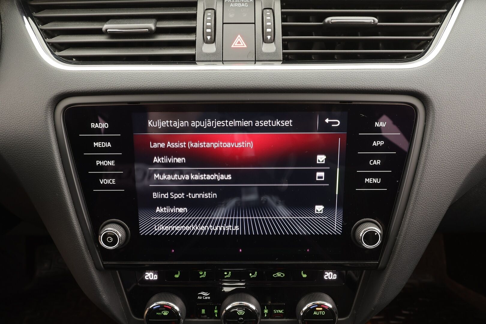Skoda Octavia 2019 Combi 1,5 TSI Style DSG Autom. - | ACC | Webasto | Koukku | Sporttipenkit | LED | P.kamera | Lane Assist | BSM | Apple & android | Keyless | Sähk. takaluukku | Lämm. tuulilasi | 2x renkaat aluin |