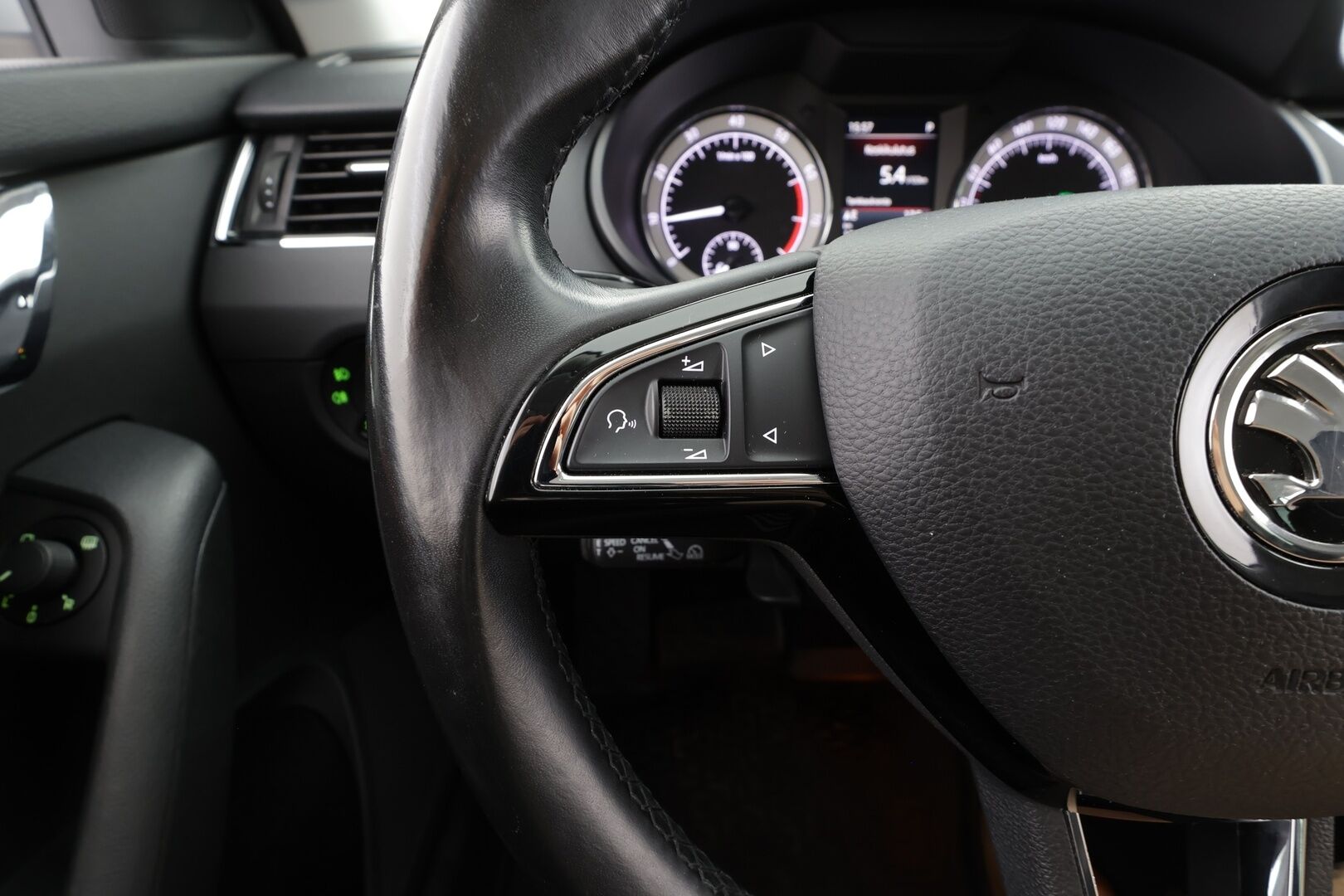 Skoda Octavia 2019 Combi 1,5 TSI Style DSG Autom. - | ACC | Webasto | Koukku | Sporttipenkit | LED | P.kamera | Lane Assist | BSM | Apple & android | Keyless | Sähk. takaluukku | Lämm. tuulilasi | 2x renkaat aluin |
