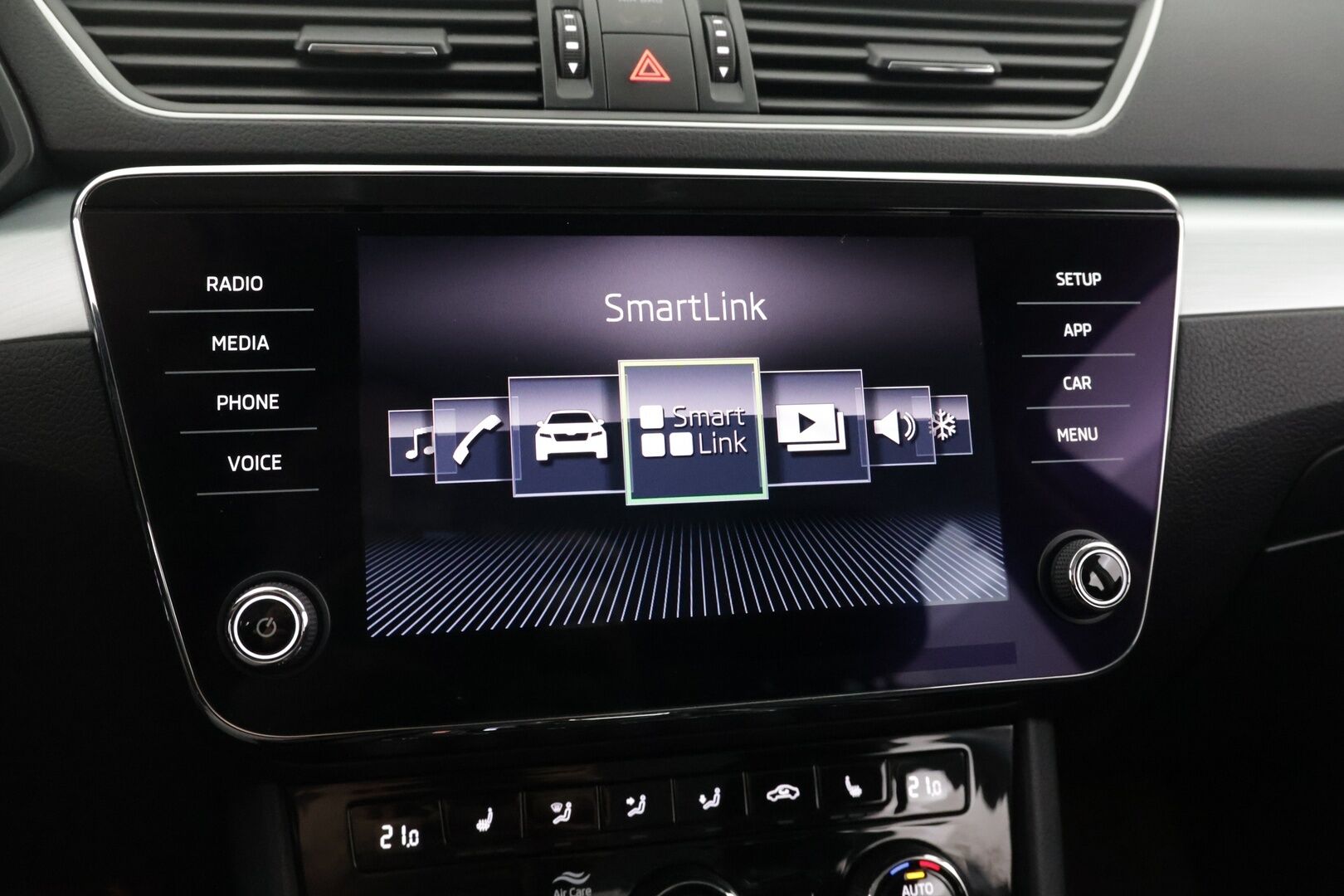 Skoda Superb 2019 Combi 2,0 TDI 190 4x4 Ambition BusinessLine DSG Aut. - Webasto | Muistipenkki | Vetokoukku | BLIS | Suomi-Auto | Tutkat | Sähkökontti | Vakkari | SmartLink | Suomi-auto | - KORKO VAIN 3,99 %