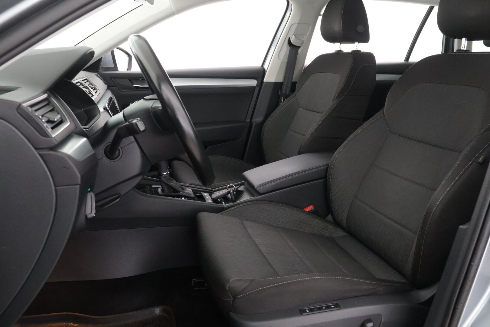 Skoda Superb 2019 Combi 2,0 TDI 190 4x4 Ambition BusinessLine DSG Aut. - Webasto | Muistipenkki | Vetokoukku | BLIS | Suomi-Auto | Tutkat | Sähkökontti | Vakkari | SmartLink | Suomi-auto | - KORKO VAIN 3,99 %