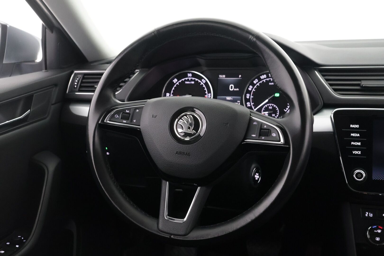 Skoda Superb 2019 Combi 2,0 TDI 190 4x4 Ambition BusinessLine DSG Aut. - Webasto | Muistipenkki | Vetokoukku | BLIS | Suomi-Auto | Tutkat | Sähkökontti | Vakkari | SmartLink | Suomi-auto | - KORKO VAIN 3,99 %