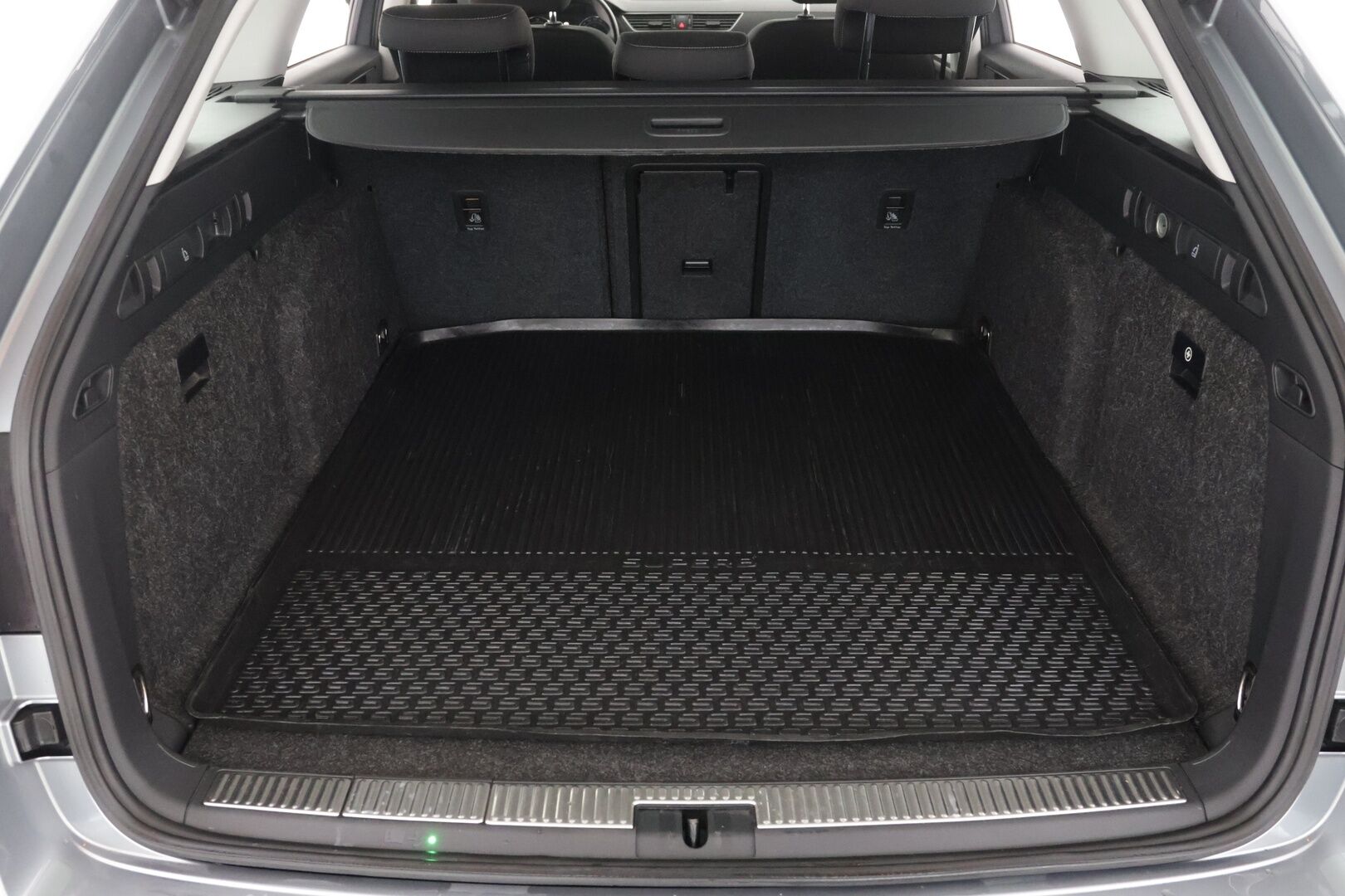 Skoda Superb 2019 Combi 2,0 TDI 190 4x4 Ambition BusinessLine DSG Aut. - Webasto | Muistipenkki | Vetokoukku | BLIS | Suomi-Auto | Tutkat | Sähkökontti | Vakkari | SmartLink | Suomi-auto | - KORKO VAIN 3,99 %