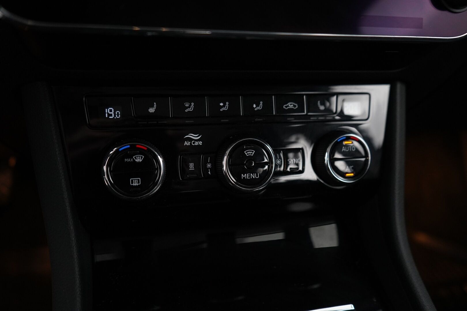 Skoda Superb 2019 Combi 2,0 TDI 190 4x4 Ambition BusinessLine DSG Aut. *Webasto / Alletaittuva koukku / Muistipenkki / Talvivarusteet!*