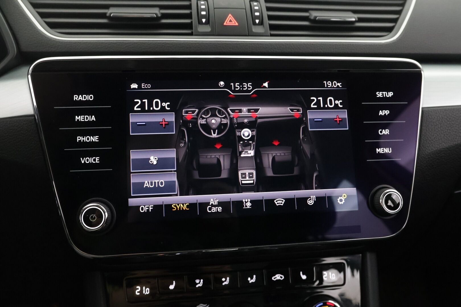 Skoda Superb 2019 Combi 2,0 TDI 190 4x4 Ambition BusinessLine DSG Aut. - Webasto | Muistipenkki | Vetokoukku | BLIS | Suomi-Auto | Tutkat | Sähkökontti | Vakkari | SmartLink | Suomi-auto | - KORKO VAIN 3,99 %