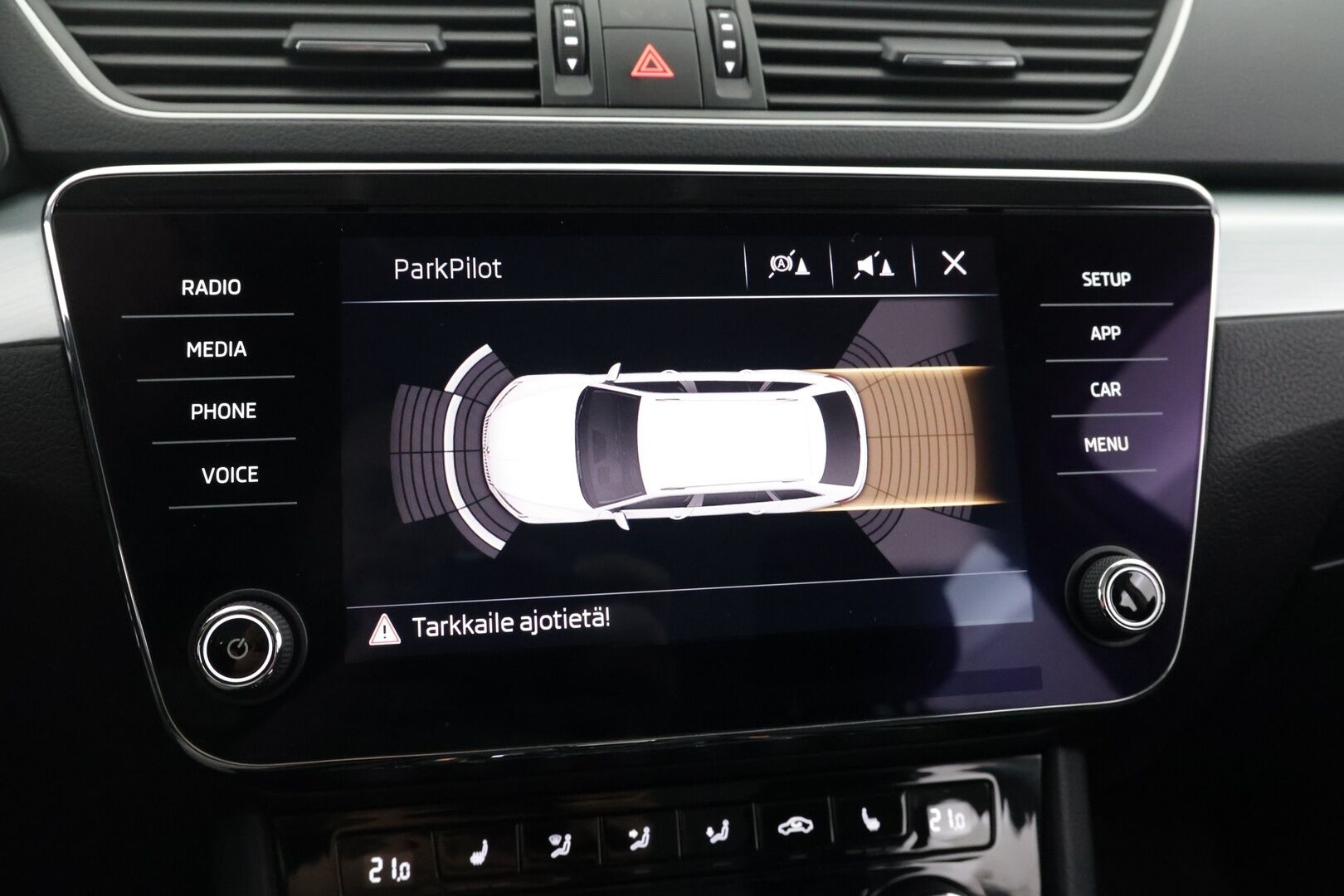 Skoda Superb 2019 Combi 2,0 TDI 190 4x4 Ambition BusinessLine DSG Aut. - Webasto | Muistipenkki | Vetokoukku | BLIS | Suomi-Auto | Tutkat | Sähkökontti | Vakkari | SmartLink | Suomi-auto | - KORKO VAIN 3,99 %