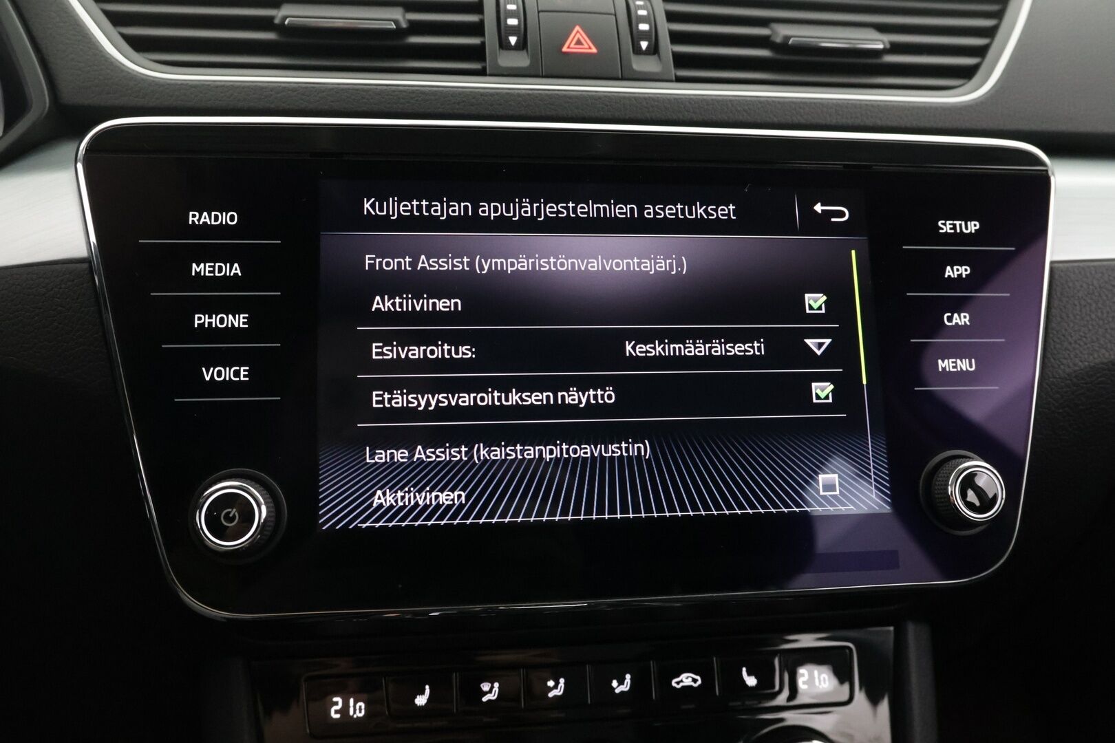 Skoda Superb 2019 Combi 2,0 TDI 190 4x4 Ambition BusinessLine DSG Aut. - Webasto | Muistipenkki | Vetokoukku | BLIS | Suomi-Auto | Tutkat | Sähkökontti | Vakkari | SmartLink | Suomi-auto | - KORKO VAIN 3,99 %