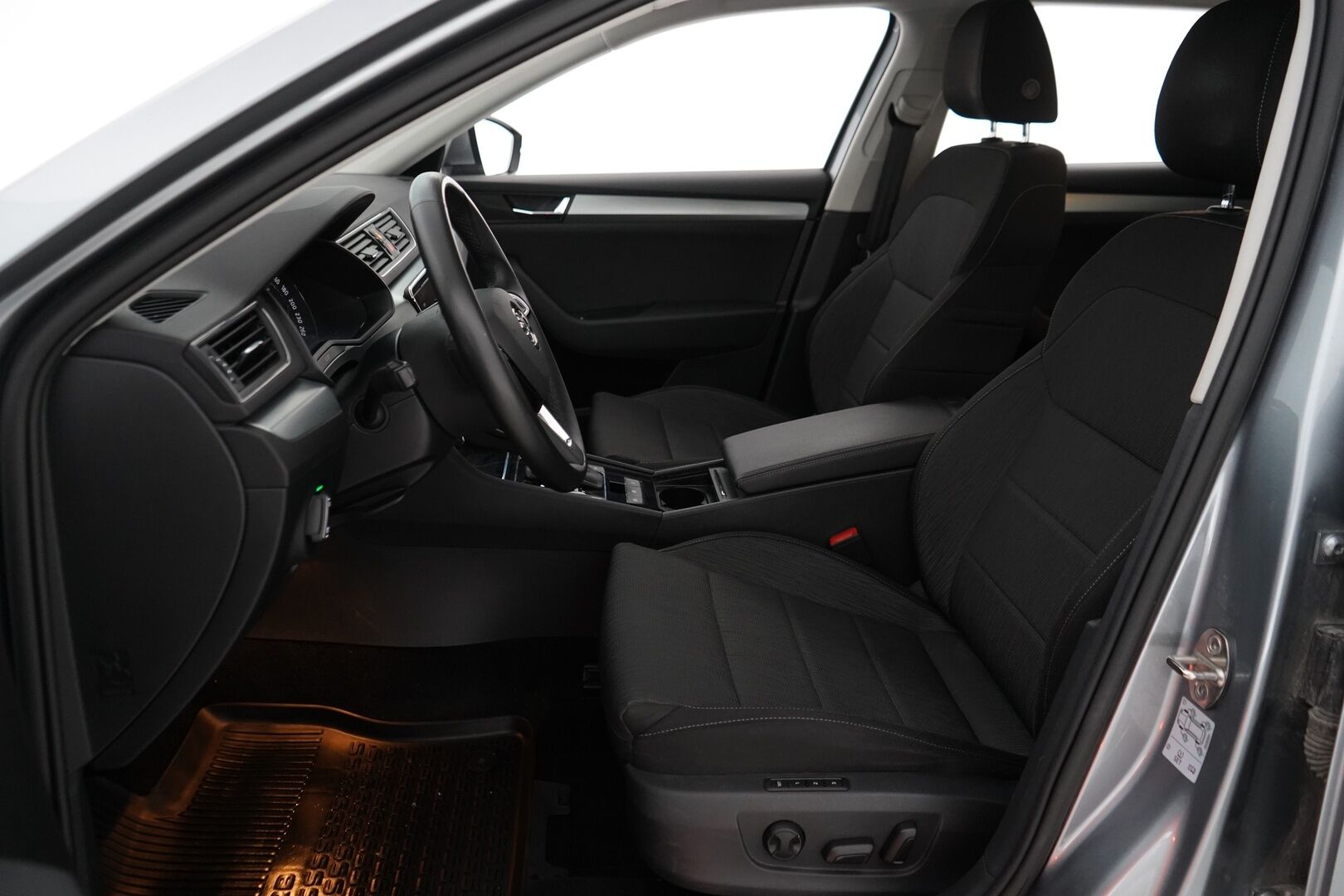 Skoda Superb 2019 Combi 2,0 TDI 190 4x4 Ambition BusinessLine DSG Aut. *Webasto / Alletaittuva koukku / Muistipenkki / Talvivarusteet!*