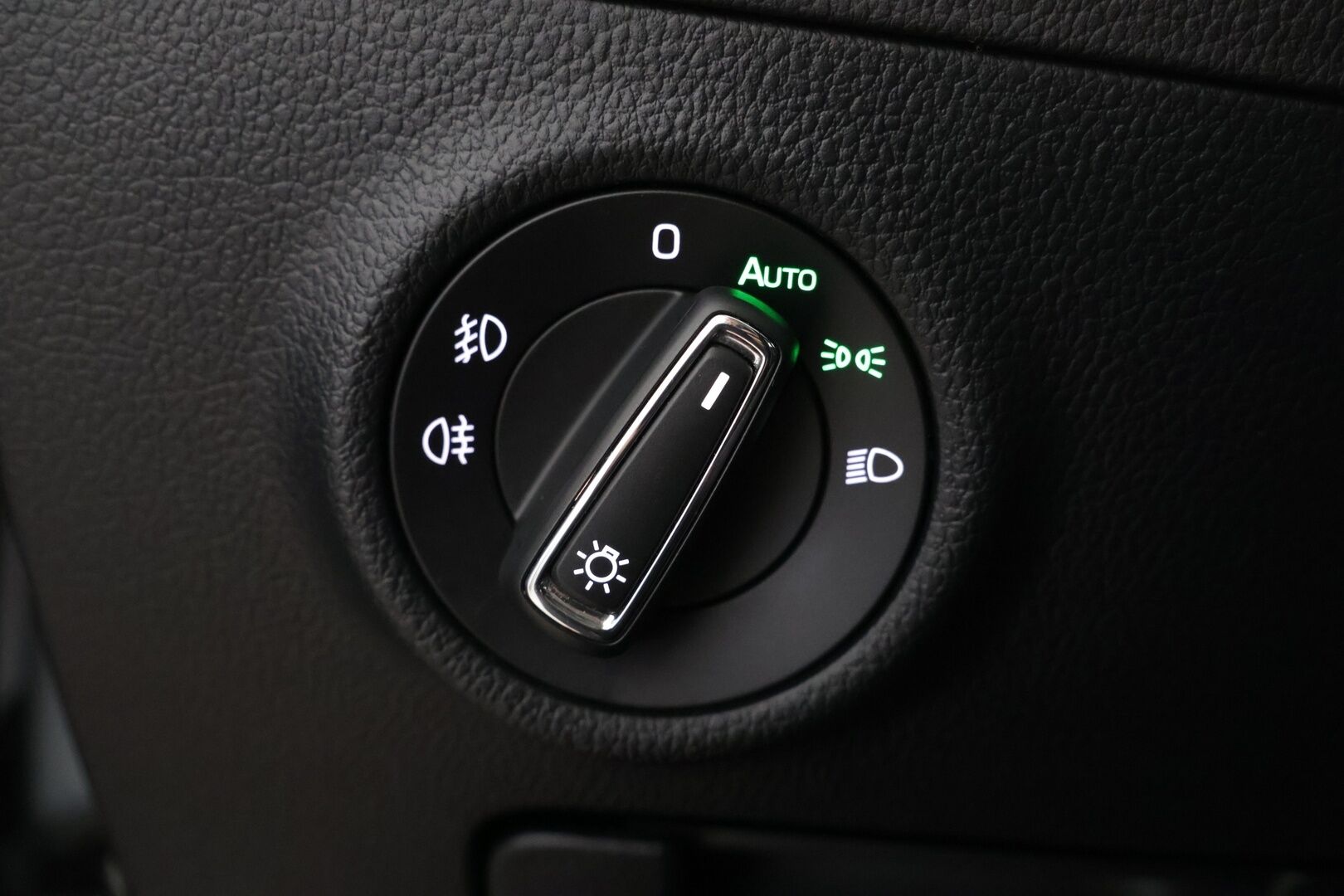 Skoda Superb 2019 Combi 2,0 TDI 190 4x4 Ambition BusinessLine DSG Aut. - Webasto | Muistipenkki | Vetokoukku | BLIS | Suomi-Auto | Tutkat | Sähkökontti | Vakkari | SmartLink | Suomi-auto | - KORKO VAIN 3,99 %