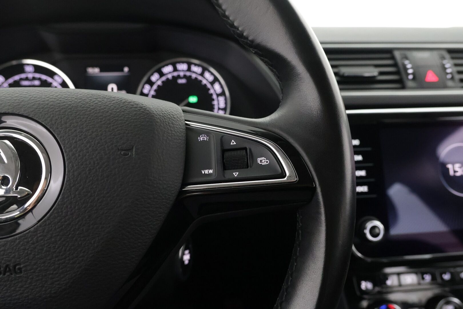Skoda Superb 2019 Combi 2,0 TDI 190 4x4 Ambition BusinessLine DSG Aut. - Webasto | Muistipenkki | Vetokoukku | BLIS | Suomi-Auto | Tutkat | Sähkökontti | Vakkari | SmartLink | Suomi-auto | - KORKO VAIN 3,99 %
