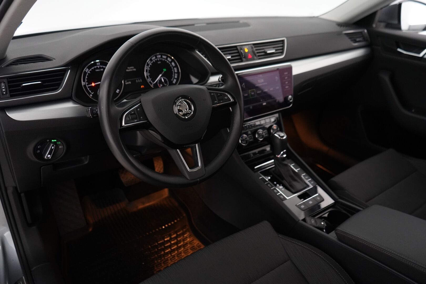 Skoda Superb 2019 Combi 2,0 TDI 190 4x4 Ambition BusinessLine DSG Aut. *Webasto / Alletaittuva koukku / Muistipenkki / Talvivarusteet!*