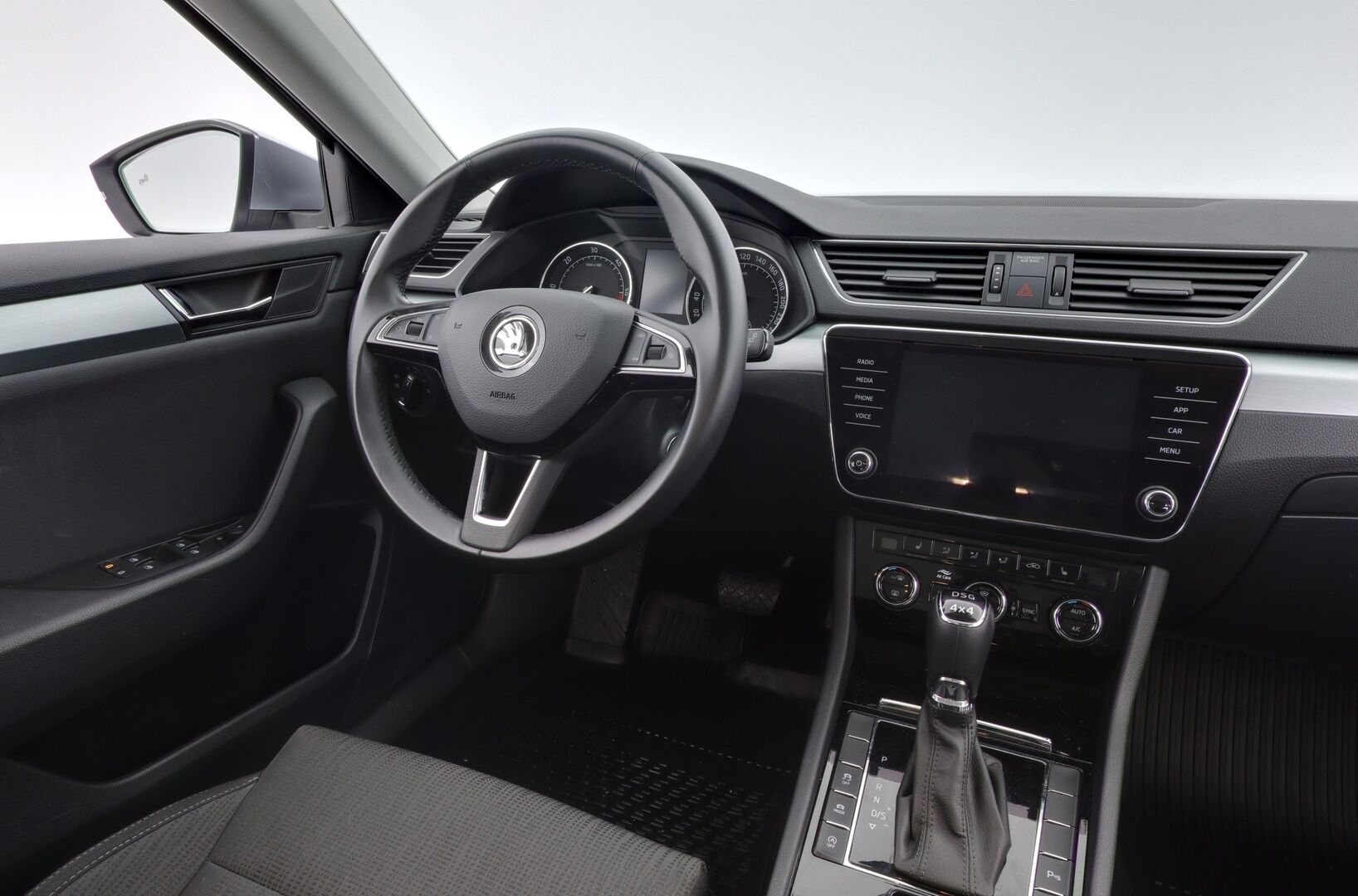 Skoda Superb 2019 Combi 2,0 TDI 190 4x4 Ambition BusinessLine DSG Aut. *Webasto / Alletaittuva koukku / Muistipenkki / Talvivarusteet!*