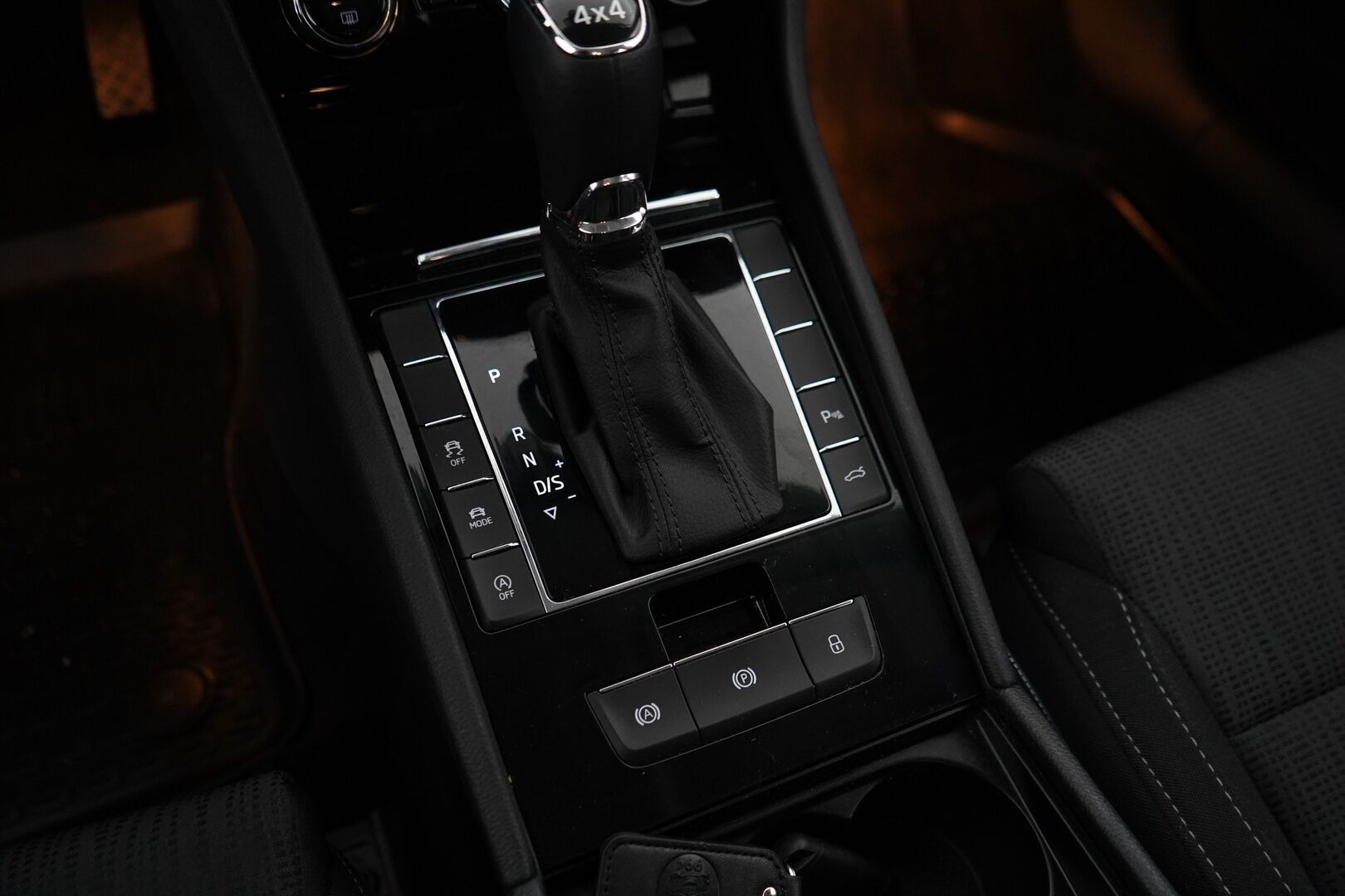 Skoda Superb 2019 Combi 2,0 TDI 190 4x4 Ambition BusinessLine DSG Aut. *Webasto / Alletaittuva koukku / Muistipenkki / Talvivarusteet!*