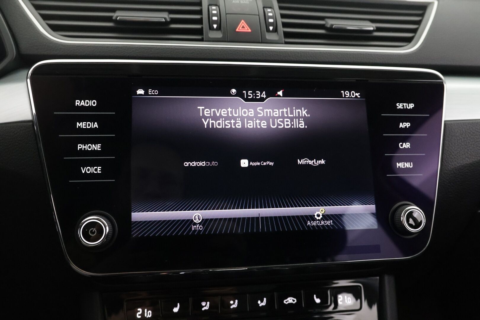 Skoda Superb 2019 Combi 2,0 TDI 190 4x4 Ambition BusinessLine DSG Aut. - Webasto | Muistipenkki | Vetokoukku | BLIS | Suomi-Auto | Tutkat | Sähkökontti | Vakkari | SmartLink | Suomi-auto | - KORKO VAIN 3,99 %