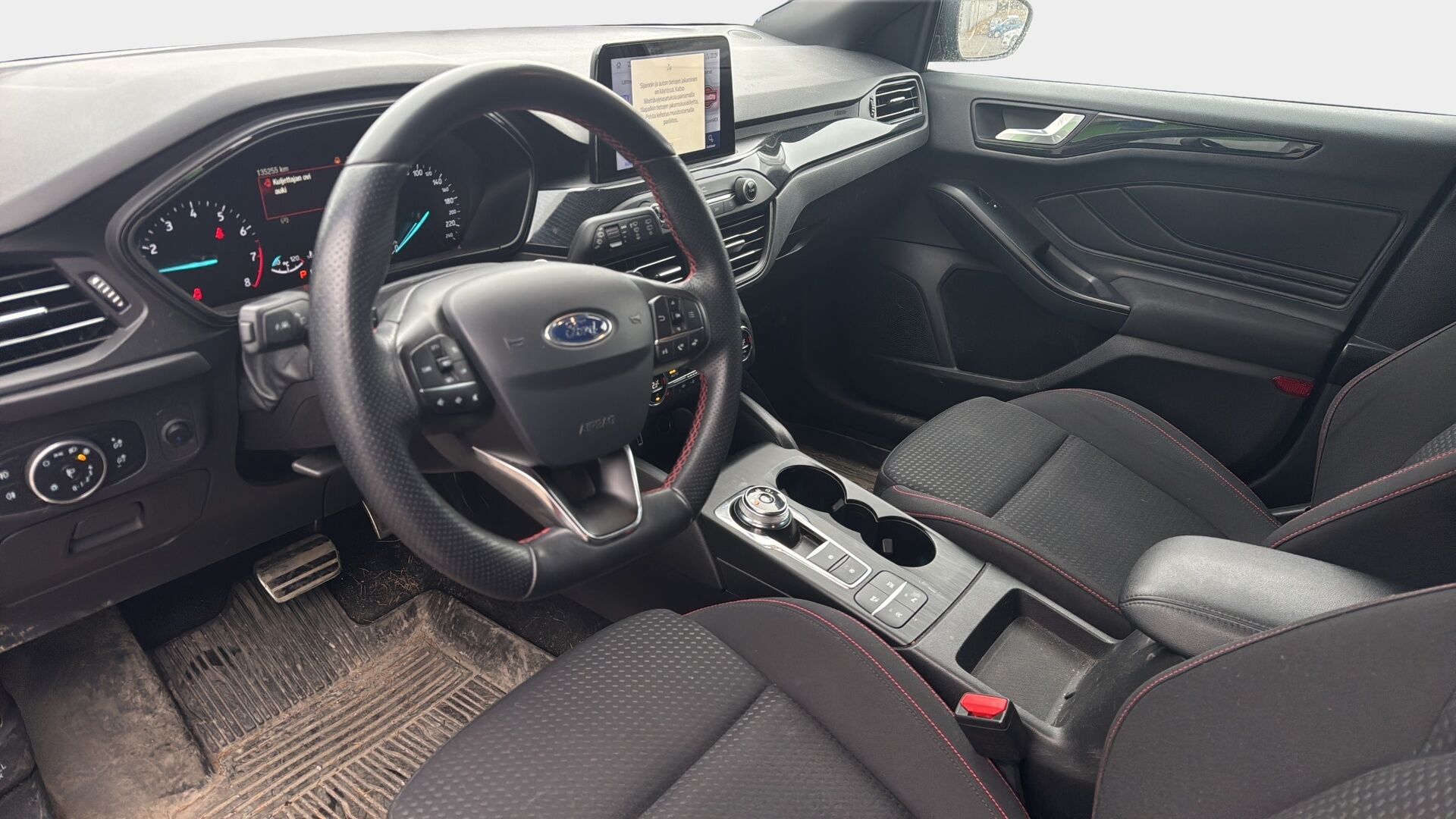 Ford Focus 2019 1,0 EcoBoost 125hv A8 ST-Line 5-ov. / Vakkari / Keyless / P-Tutkat / Kaistavahti / Ratinlämmitys / Lisävalo / Navi - Lämmitettävä tuulilasi / Suomi-Auto