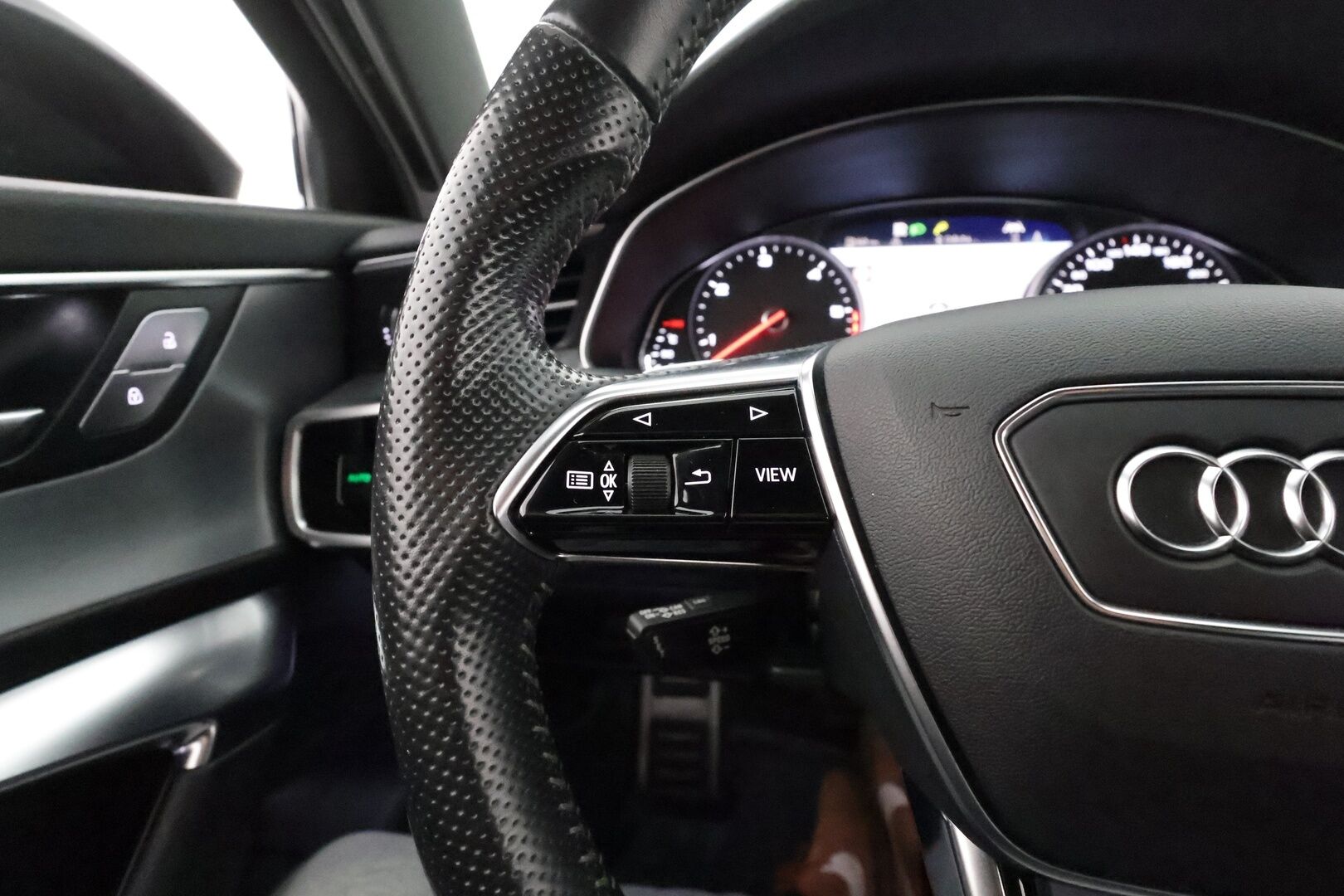 Audi A6 2019 Avant Business Sport Launch Edition 45 TDI S-Line **Webasto / Matrix LED / Koukku / 360 Kamera / Ilma-alusta / Keyless / Apple&Android** - 3,99 % KORKOTARJOUS TÄHÄN AUTOON - 