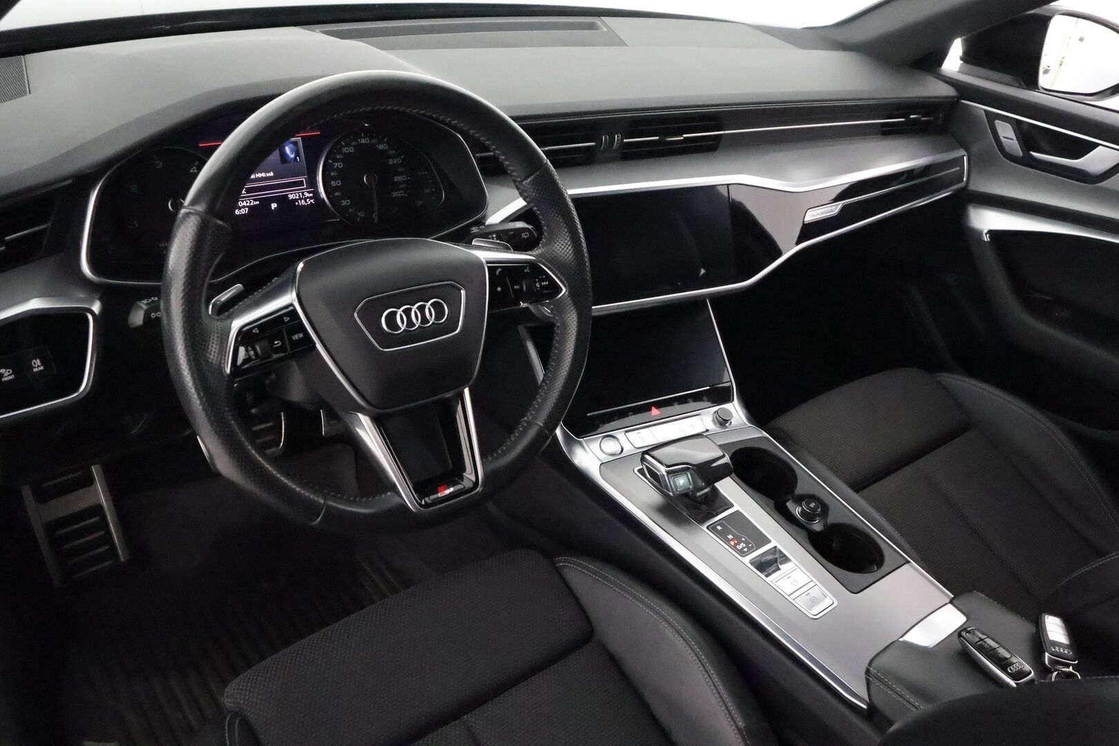 Audi A6 2019 Avant Business Sport Launch Edition 45 TDI S-Line **Webasto / Matrix LED / Koukku / 360 Kamera / Ilma-alusta / Keyless / Apple&Android** - 3,99 % KORKOTARJOUS TÄHÄN AUTOON - 