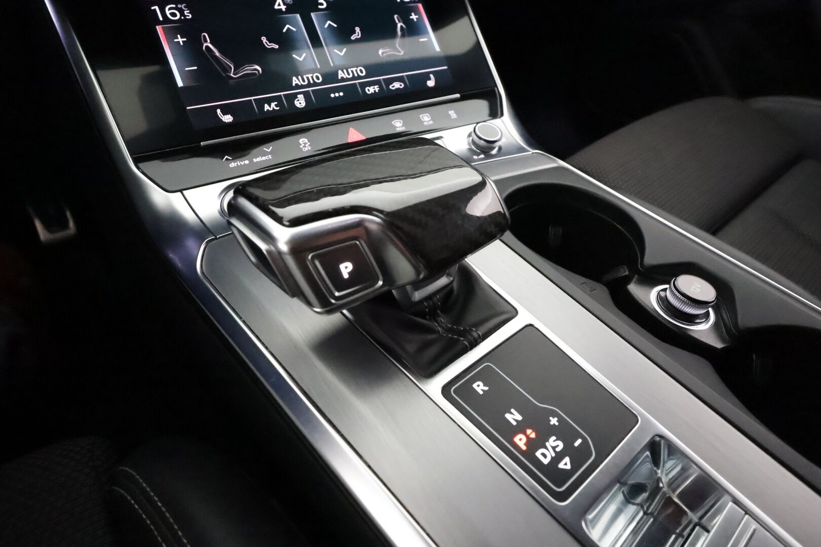 Audi A6 2019 Avant Business Sport Launch Edition 45 TDI S-Line **Webasto / Matrix LED / Koukku / 360 Kamera / Ilma-alusta / Keyless / Apple&Android** - 3,99 % KORKOTARJOUS TÄHÄN AUTOON - 