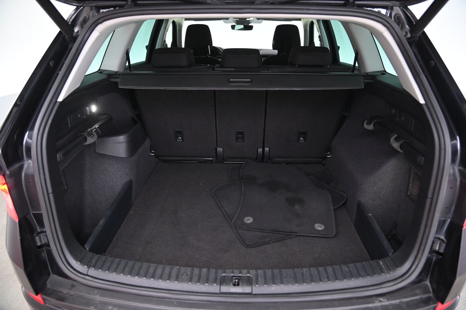 Skoda Kodiaq 2019 2,0 TDI 150 Ambition DSG Autom. - Adapt vakkari | Canton | Pa*lämmitin | Avaimeton kulku | Hands free takaluukku | SmartLink | Suomi-auto | 2x Uudet renkaat
