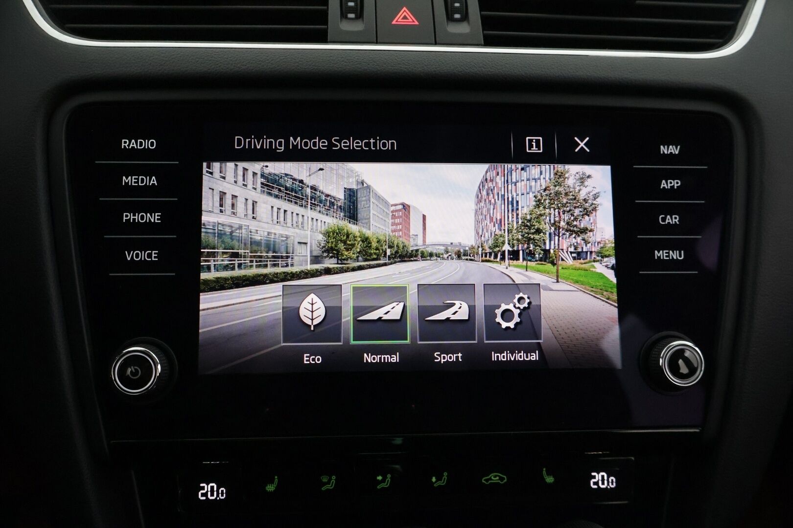 Skoda Octavia 2019 Combi 2,0 TDI 150 Style DSG Autom * Koukku / Adapt vakkari / Ambient * - Jakohihna juuri vaihdettu / Suomi-auto / Vetokoukku