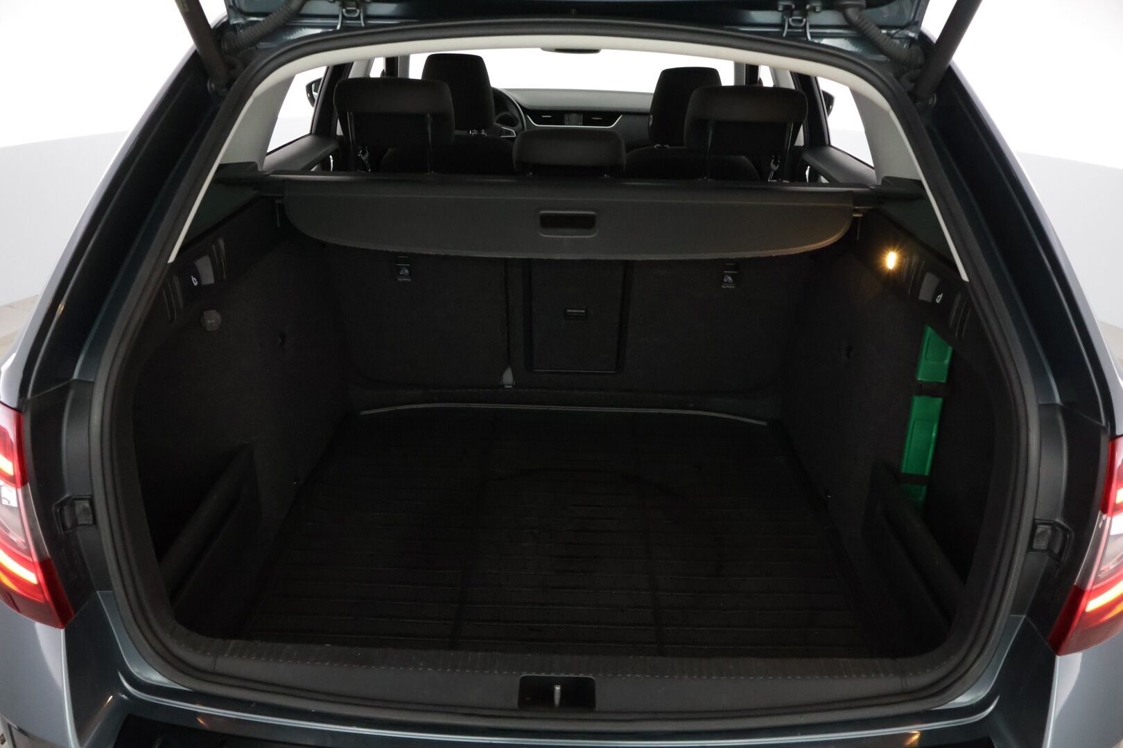 Skoda Octavia 2019 Combi 2,0 TDI 150 Style DSG Autom * Koukku / Adapt vakkari / Ambient * - Jakohihna juuri vaihdettu / Suomi-auto / Vetokoukku