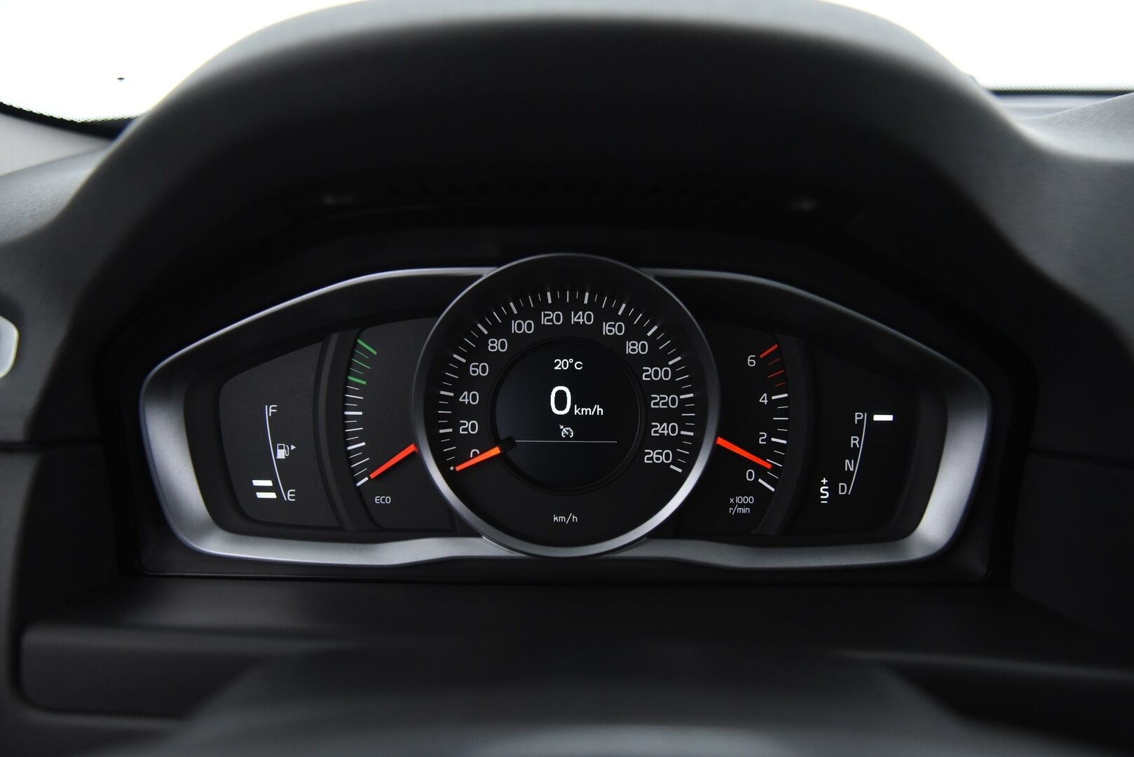 Volvo V70 2014 D4 Momentum aut / Vakkari / Webasto / Koukku / Facelift / Puolinahat / - 5-syl. / Näyttö / 2x renkaat&vanteet / Hyvä historia!