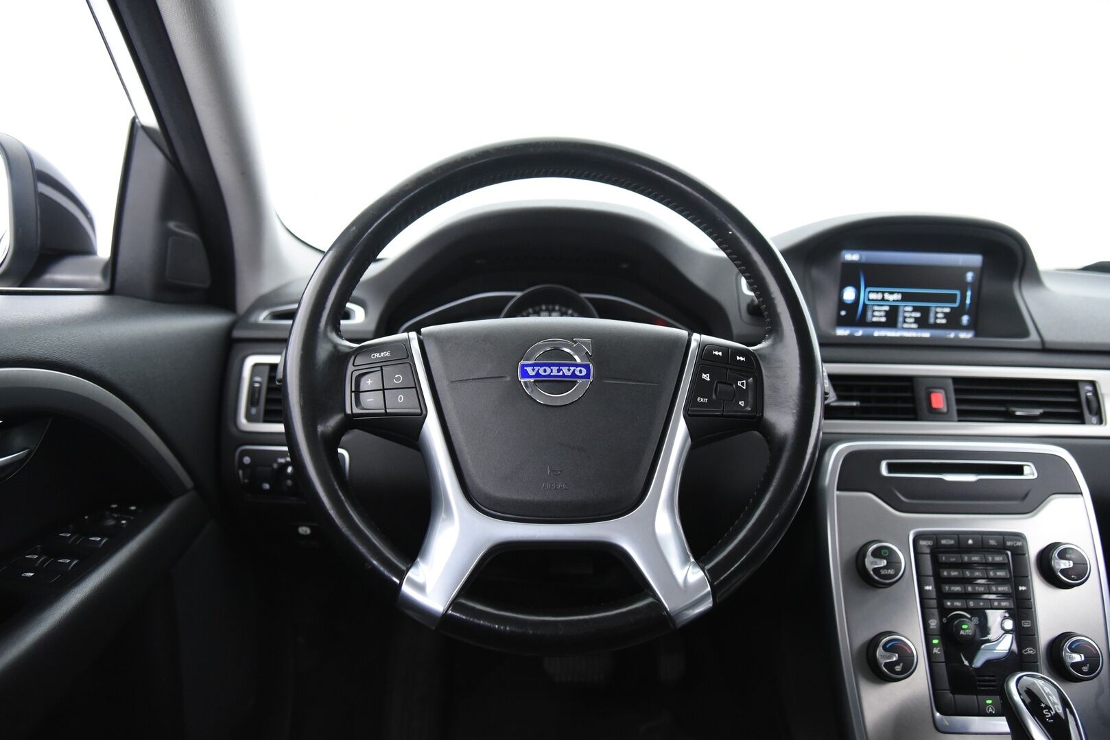 Volvo V70 2014 D4 Momentum aut / Vakkari / Webasto / Koukku / Facelift / Puolinahat / - 5-syl. / Näyttö / 2x renkaat&vanteet / Hyvä historia!