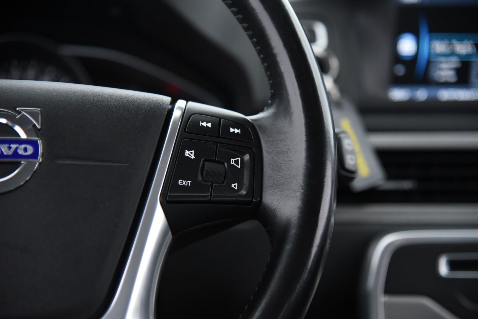 Volvo V70 2014 D4 Momentum aut / Vakkari / Webasto / Koukku / Facelift / Puolinahat / - 5-syl. / Näyttö / 2x renkaat&vanteet / Hyvä historia!