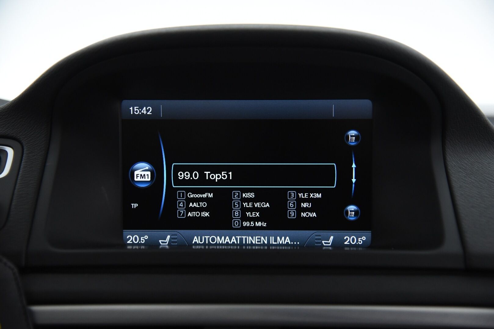Volvo V70 2014 D4 Momentum aut / Vakkari / Webasto / Koukku / Facelift / Puolinahat / - 5-syl. / Näyttö / 2x renkaat&vanteet / Hyvä historia!