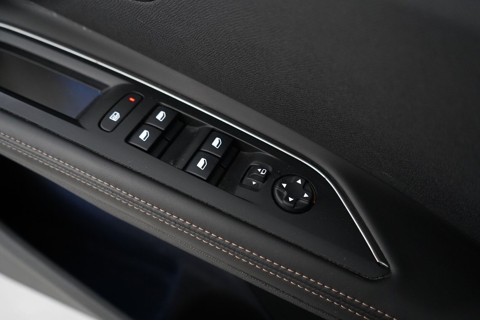 Peugeot 5008 2018 GT BlueHDi 180 EAT8-automaatti  *360-kamera / Blis / Digimittaristo / Ambient / Lohko / Keyless* - Suomi-auto / GT-Line / 7-Paikkainen / Kahdet alumiinivanteet / Myydään juuri huollettuna