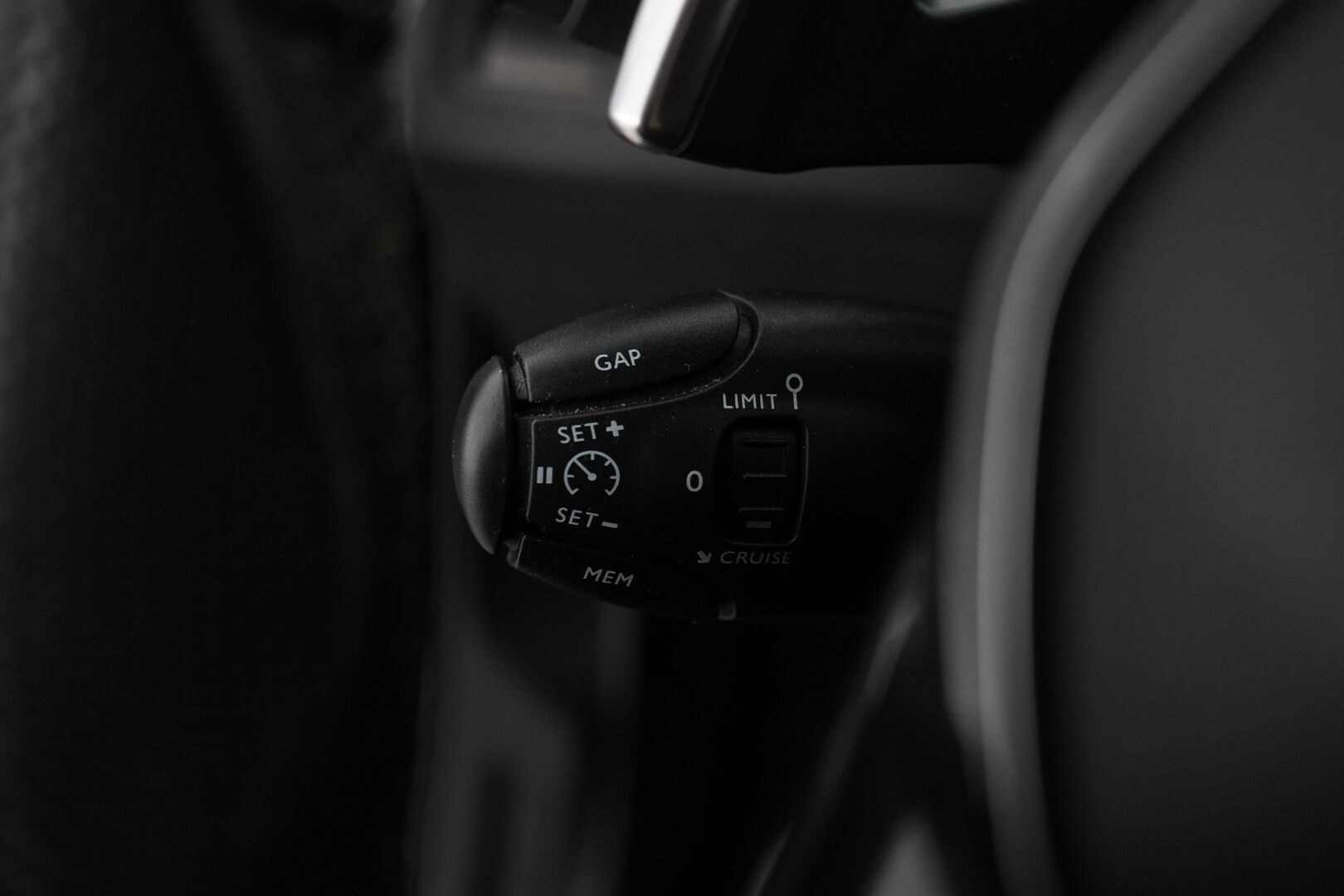 Peugeot 5008 2018 GT BlueHDi 180 EAT8-automaatti  *360-kamera / Blis / Digimittaristo / Ambient / Lohko / Keyless* - Suomi-auto / GT-Line / 7-Paikkainen / Kahdet alumiinivanteet / Myydään juuri huollettuna