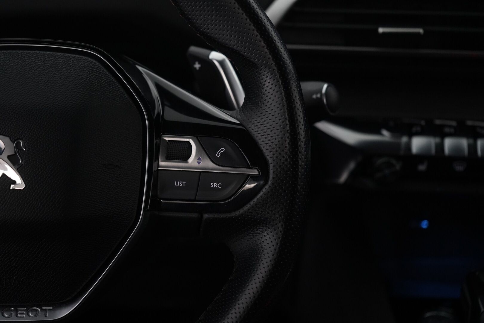 Peugeot 5008 2018 GT BlueHDi 180 EAT8-automaatti  *360-kamera / Blis / Digimittaristo / Ambient / Lohko / Keyless* - Suomi-auto / GT-Line / 7-Paikkainen / Kahdet alumiinivanteet / Myydään juuri huollettuna