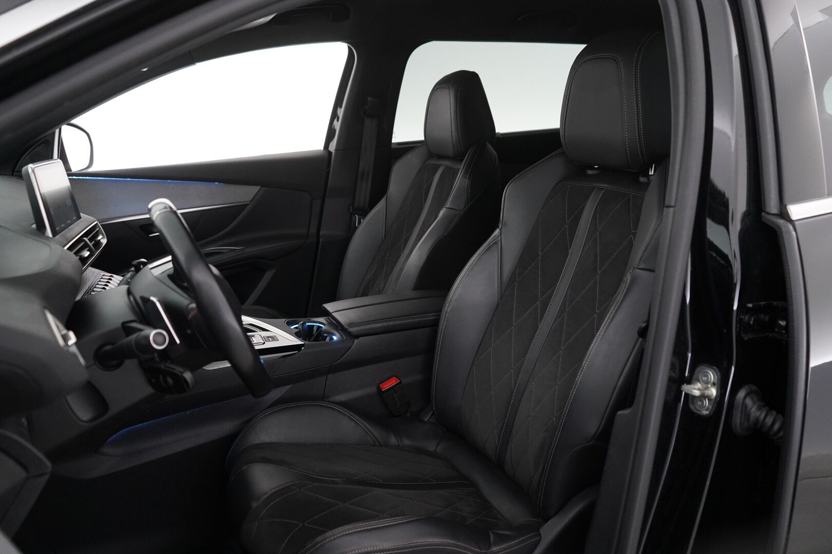 Peugeot 5008 2018 GT BlueHDi 180 EAT8-automaatti  *360-kamera / Blis / Digimittaristo / Ambient / Lohko / Keyless* - Suomi-auto / GT-Line / 7-Paikkainen / Kahdet alumiinivanteet / Myydään juuri huollettuna