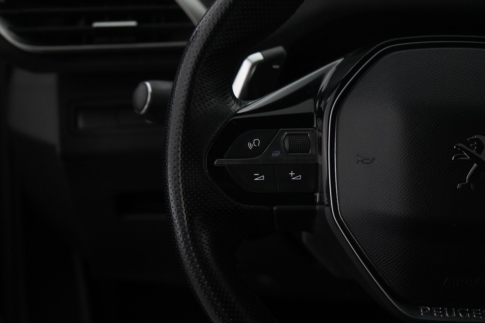 Peugeot 5008 2018 GT BlueHDi 180 EAT8-automaatti  *360-kamera / Blis / Digimittaristo / Ambient / Lohko / Keyless* - Suomi-auto / GT-Line / 7-Paikkainen / Kahdet alumiinivanteet / Myydään juuri huollettuna