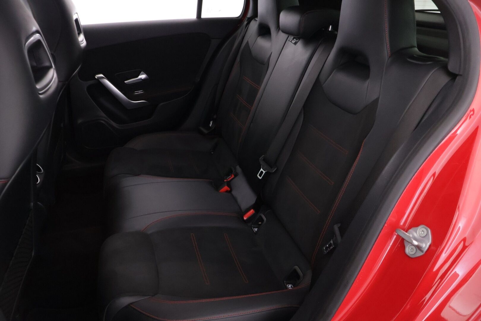 Mercedes-Benz A 2019 180 d A Business AMG *Suomi-auto / Vakionopeudensäädin / Peruutuskamera / LED High performance-ajovalot / Lohkolämmitin sisäpuhaltimella / Koukku* - *2x Renkaat & Vanteet / Digimittaristo / Kaistavahti / Puolnahka sport-penkit* - HULLU BLACKWEEK KORKOTARJOUS 2,49%