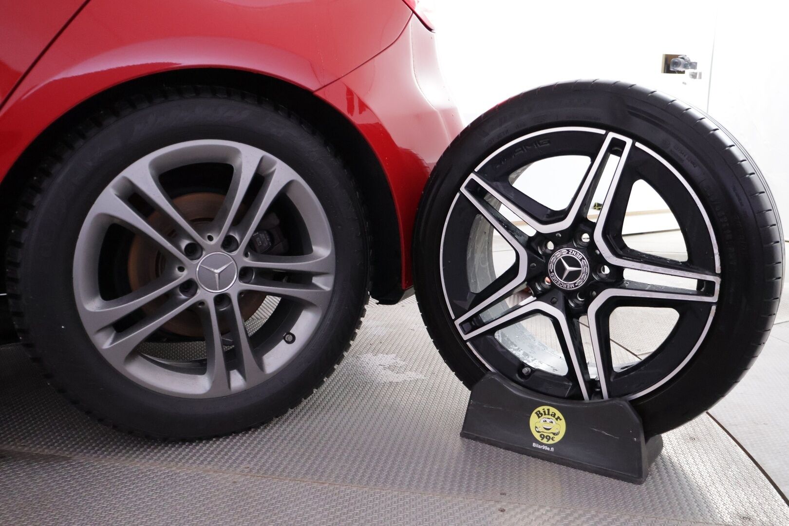 Mercedes-Benz A 2019 180 d A Business AMG *Suomi-auto / Vakionopeudensäädin / Peruutuskamera / LED High performance-ajovalot / Lohkolämmitin sisäpuhaltimella / Koukku* - *2x Renkaat & Vanteet / Digimittaristo / Kaistavahti / Puolnahka sport-penkit* - HULLU BLACKWEEK KORKOTARJOUS 2,49%