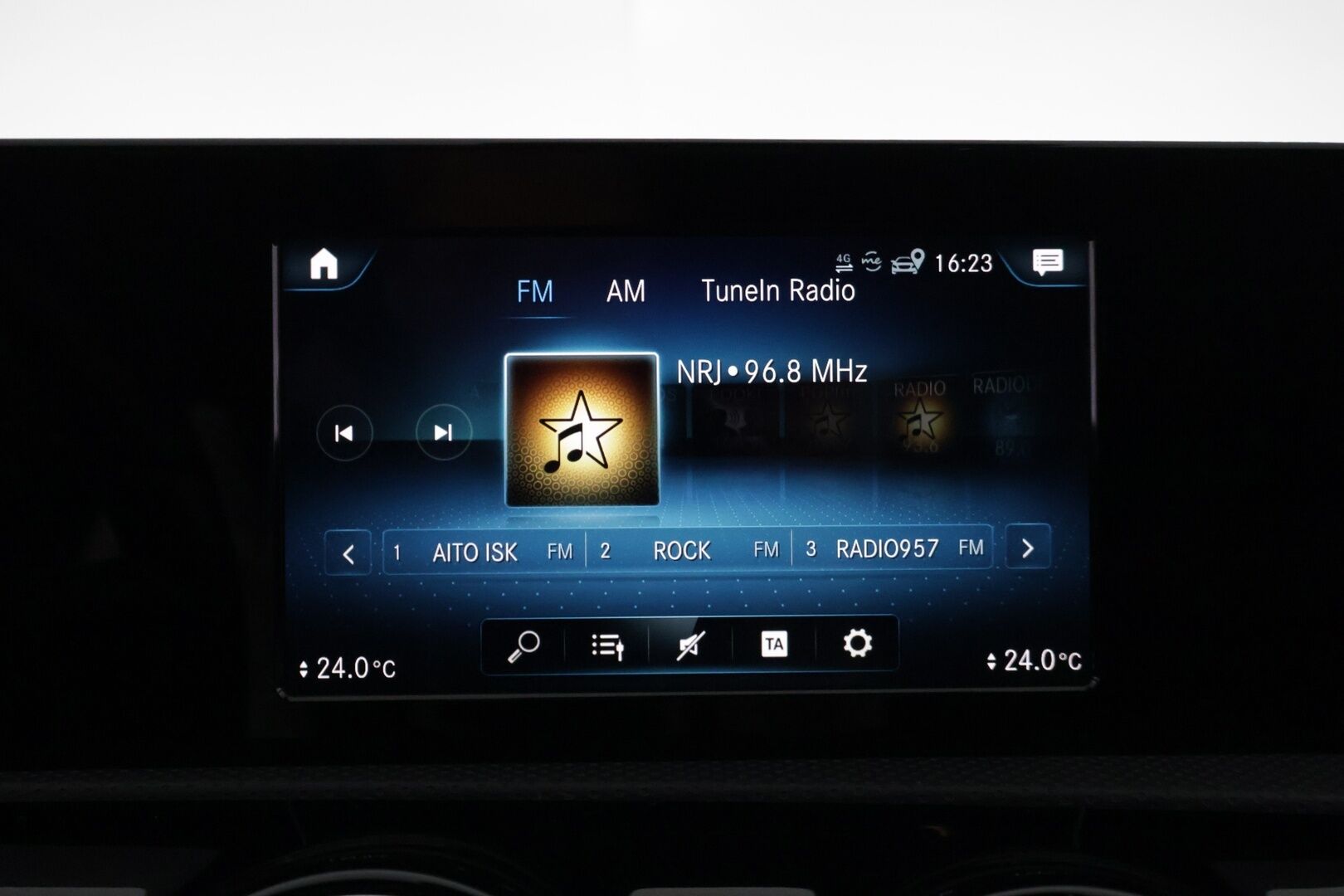 Mercedes-Benz A 2019 180 d A Business AMG *Suomi-auto / Vakionopeudensäädin / Peruutuskamera / LED High performance-ajovalot / Lohkolämmitin sisäpuhaltimella / Koukku* - *2x Renkaat & Vanteet / Digimittaristo / Kaistavahti / Puolnahka sport-penkit* - HULLU BLACKWEEK KORKOTARJOUS 2,49%