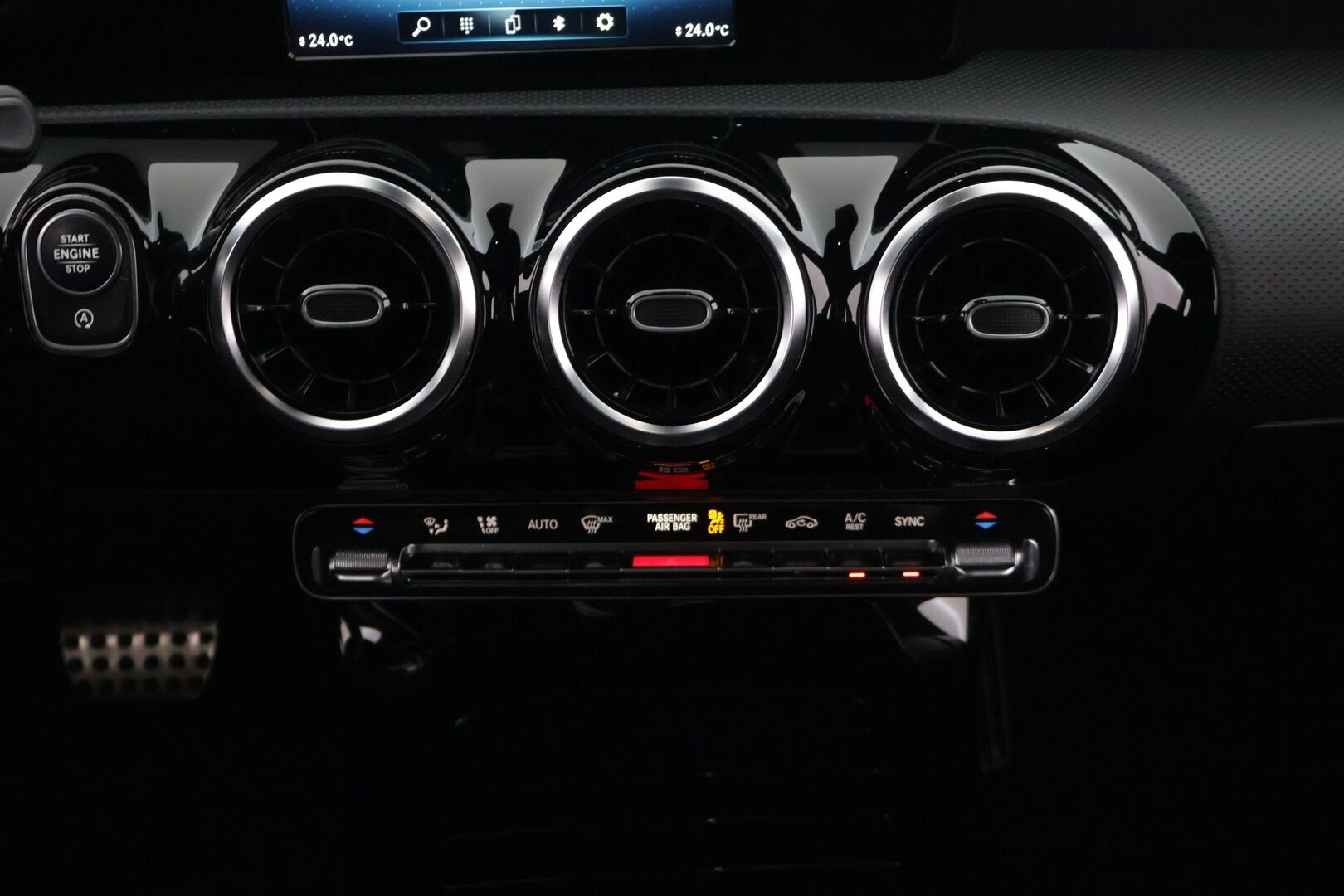 Mercedes-Benz A 2019 180 d A Business AMG *Suomi-auto / Vakionopeudensäädin / Peruutuskamera / LED High performance-ajovalot / Lohkolämmitin sisäpuhaltimella / Koukku* - *2x Renkaat & Vanteet / Digimittaristo / Kaistavahti / Puolnahka sport-penkit*