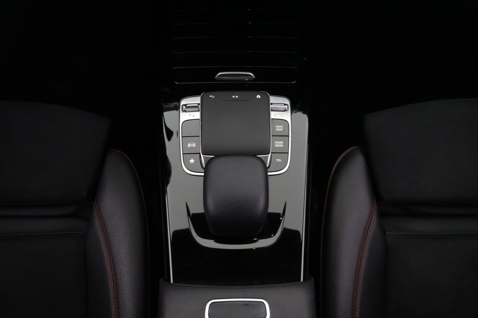 Mercedes-Benz A 2019 180 d A Business AMG *Suomi-auto / Vakionopeudensäädin / Peruutuskamera / LED High performance-ajovalot / Lohkolämmitin sisäpuhaltimella / Koukku* - *2x Renkaat & Vanteet / Digimittaristo / Kaistavahti / Puolnahka sport-penkit*