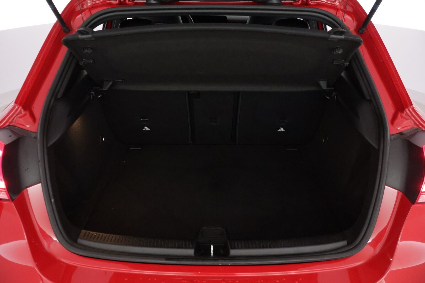 Mercedes-Benz A 2019 180 d A Business AMG *Suomi-auto / Vakkari / P.kamera / LED High performance / Lohkolämmitin / Koukku* - *2x Renkaat & Vanteet / Digimittaristo / Kaistavahti / Puolnahka sport-penkit* - HULLUT AVAJAISHULINAT KORKOTARJOUS 3,29 %