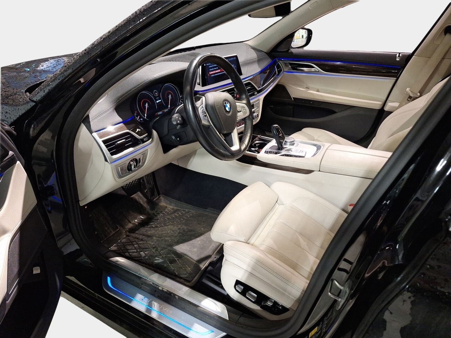 BMW 740 2019 G12 Sedan 740Le iPerformance A xDrive Business Exclusive *ACC / H&K / Night Vision / Eleohjaus / 360 / Imuovet / Laser* - HUD / BLIS / Prof. Navi / Comfort Access / Ilma-alusta / Panorama / Dakota nahkasisusta muisteilla