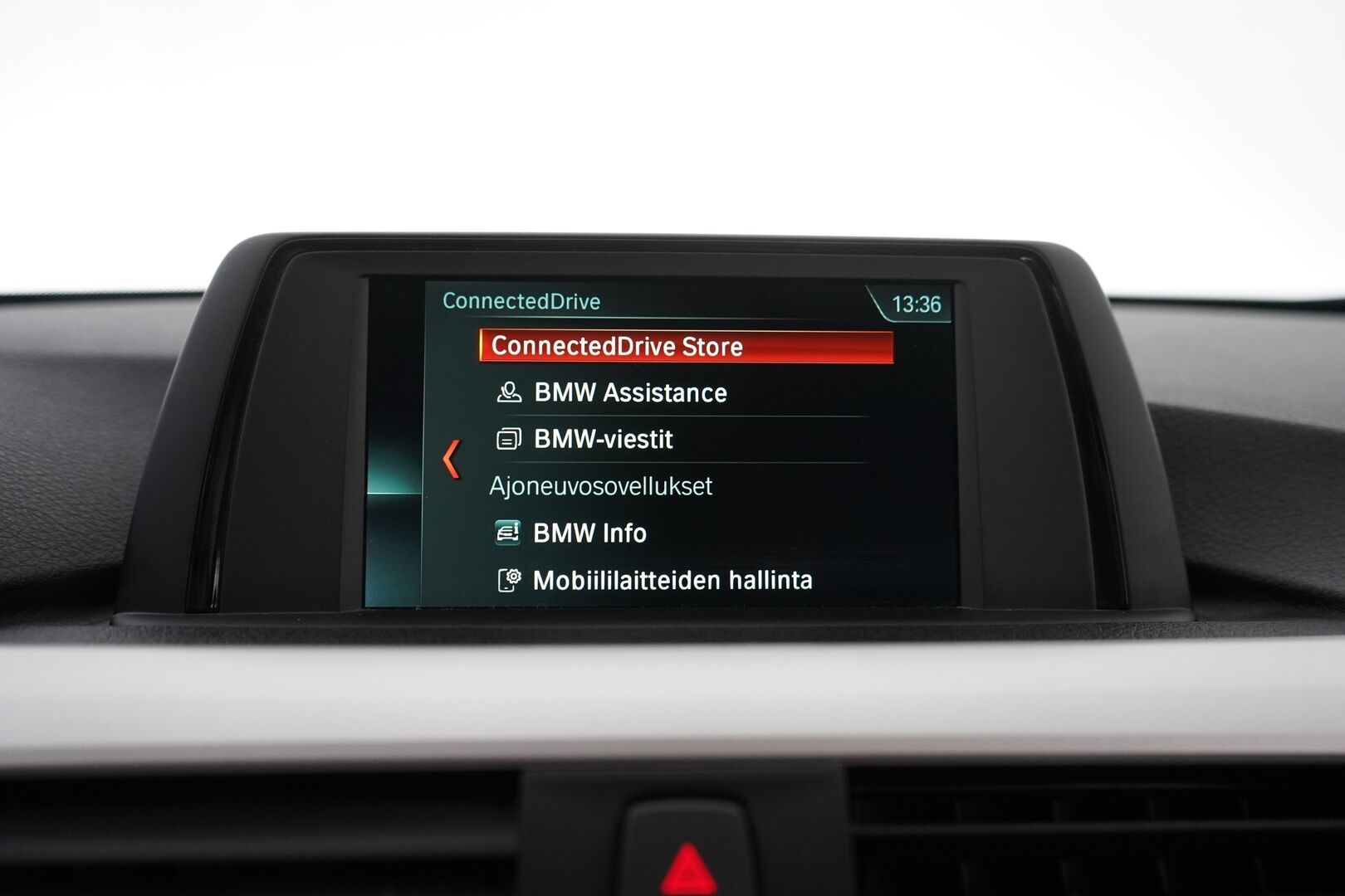 BMW 320 2019 F31 Touring 320d xDrive Summer Edition * Nahkasisusta / Webasto / Sporttipenkit / Parkkitutkat / M-Sport ratti * - Suomi-auto / Merkkihuollettu / Viimeisin huolto 139tkm - HULLU BLACKWEEK KORKOTARJOUS 2,49%