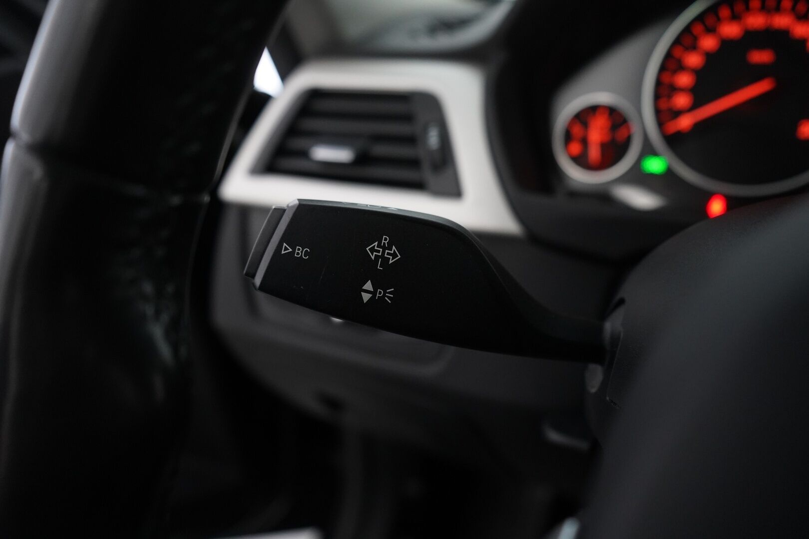 BMW 320 2019 F31 Touring 320d xDrive Summer Edition * Nahkasisusta / Webasto / Sporttipenkit / Parkkitutkat / M-Sport ratti * - Suomi-auto / Merkkihuollettu / Viimeisin huolto 139tkm